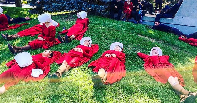 20+ фото про те, що залишається за кадром наших улюблених серіалів
