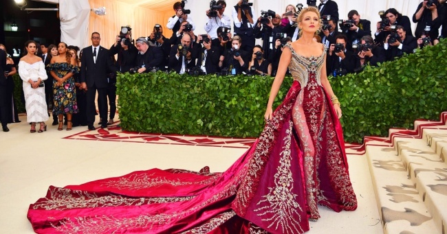 15 нереальних вбрання знаменитостей з Met Gala 2018, дивлячись на які розумієш, що мода ще здатна дивувати