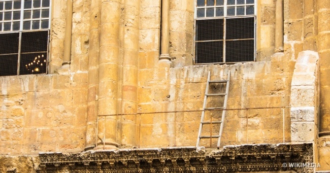 В Єрусалимі є дерев'яна драбина, яку 300 років ніхто не може зрушити